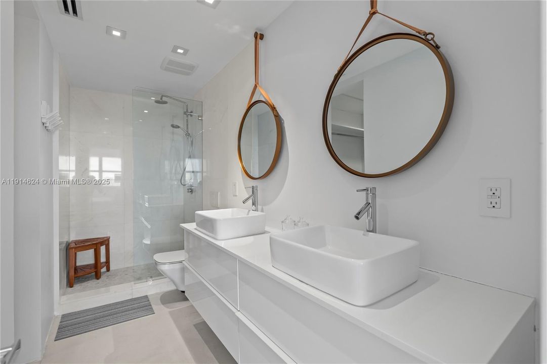 For Sale: $1,790,000 (2 beds, 2 baths, 1287 Square Feet)