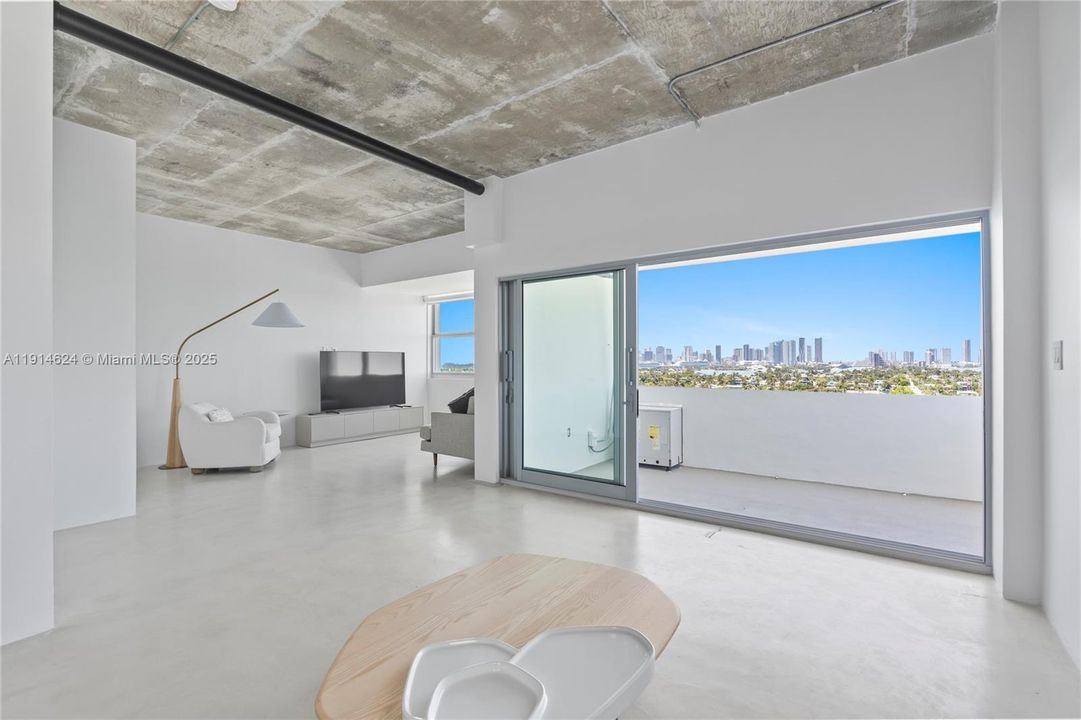 For Sale: $1,790,000 (2 beds, 2 baths, 1287 Square Feet)