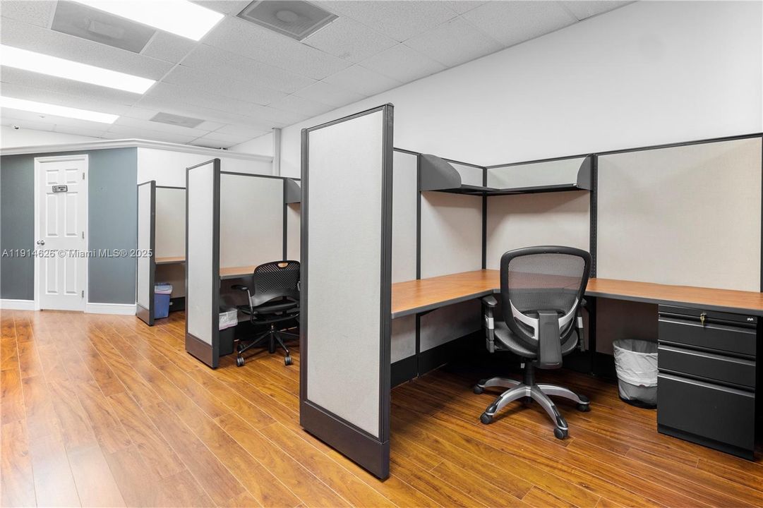 出租: $1,850 (0 贝兹, 0 浴室, 0 平方英尺)