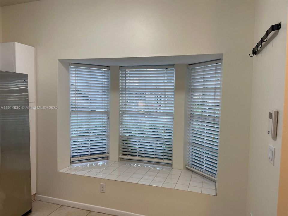 For Rent: $2,050 (1 beds, 1 baths, 680 Square Feet)