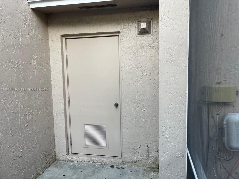 For Rent: $2,050 (1 beds, 1 baths, 680 Square Feet)