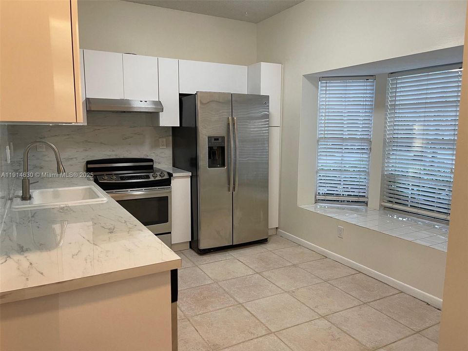 For Rent: $2,050 (1 beds, 1 baths, 680 Square Feet)
