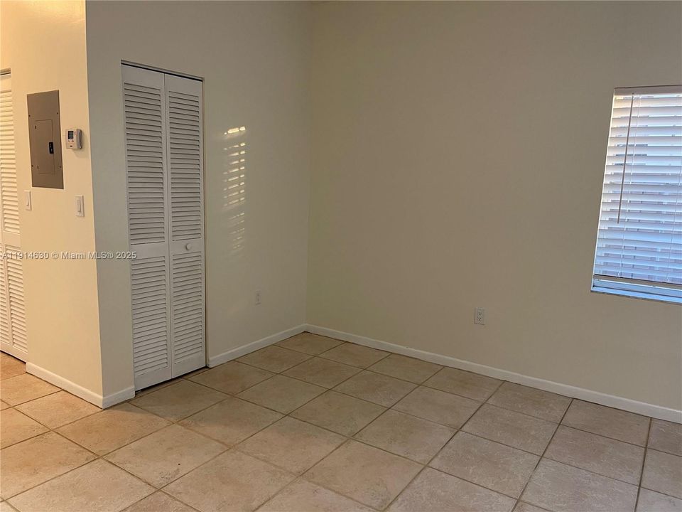 For Rent: $2,050 (1 beds, 1 baths, 680 Square Feet)
