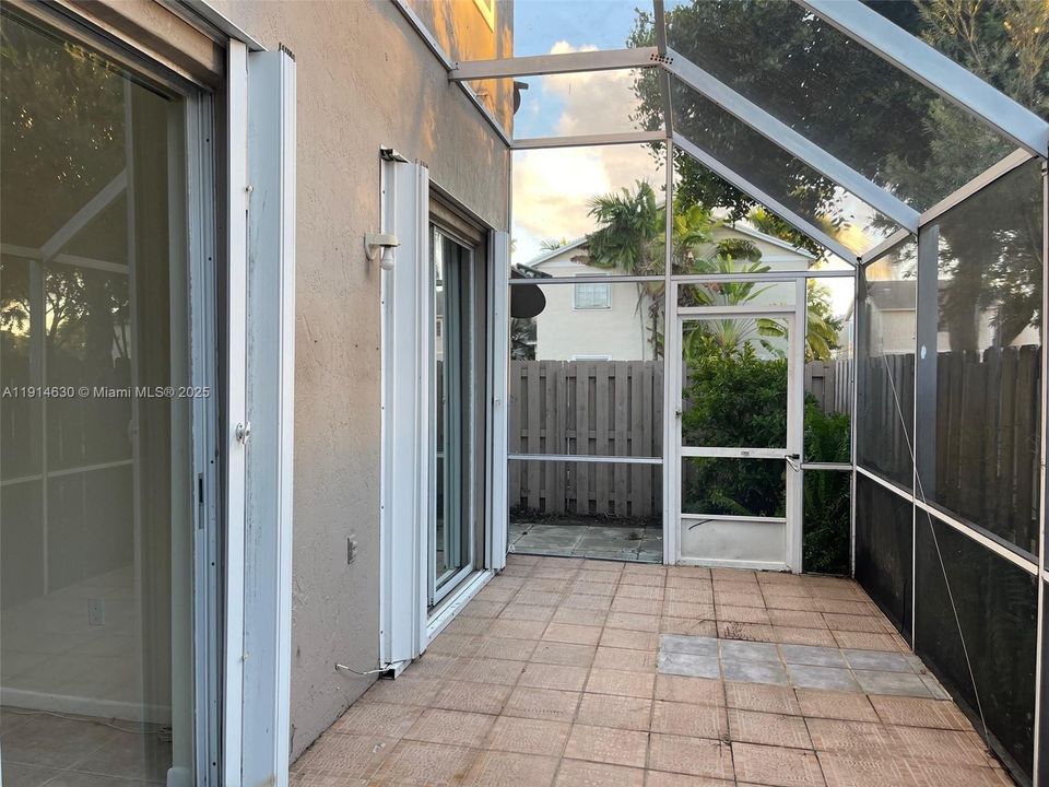 For Rent: $2,050 (1 beds, 1 baths, 680 Square Feet)