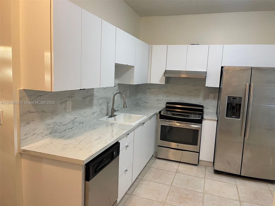 For Rent: $2,050 (1 beds, 1 baths, 680 Square Feet)