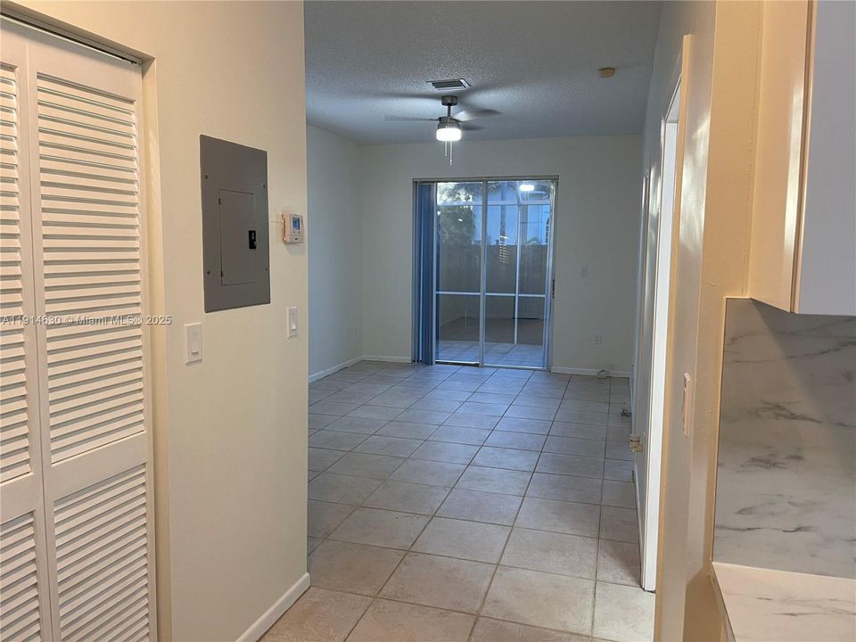 For Rent: $2,050 (1 beds, 1 baths, 680 Square Feet)