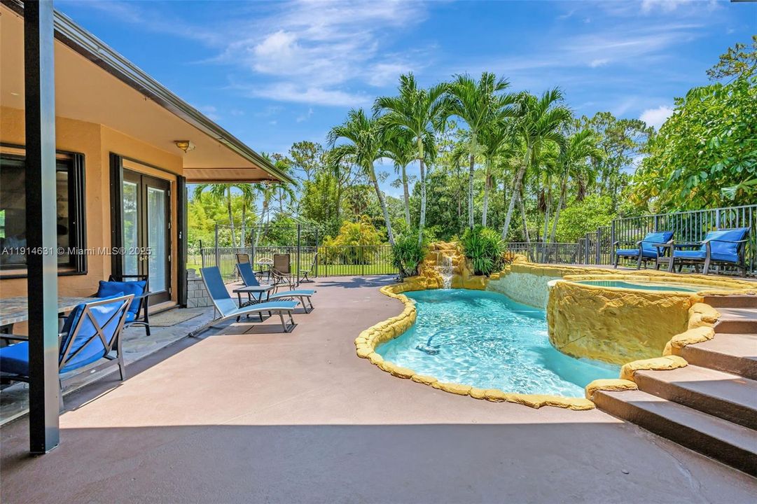 待售: $1,095,000 (4 贝兹, 4 浴室, 3528 平方英尺)