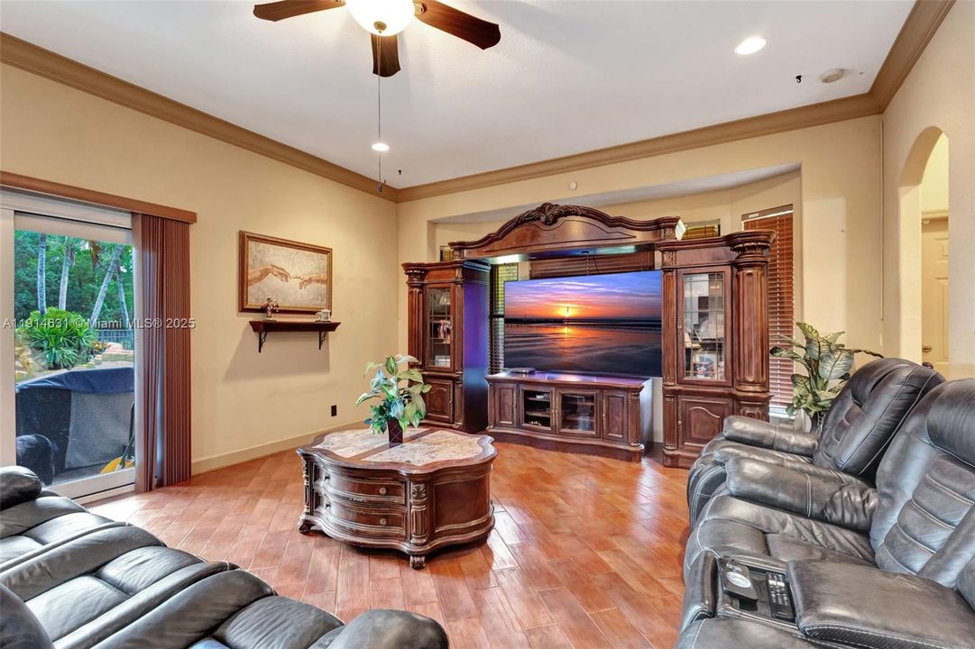 待售: $1,095,000 (4 贝兹, 4 浴室, 3528 平方英尺)