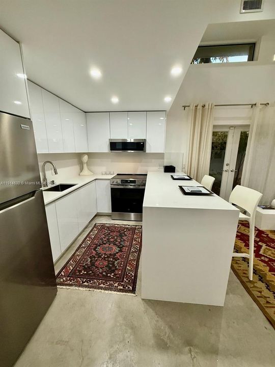 Recently Rented: $2,600 (0 beds, 1 baths, 600 Square Feet)