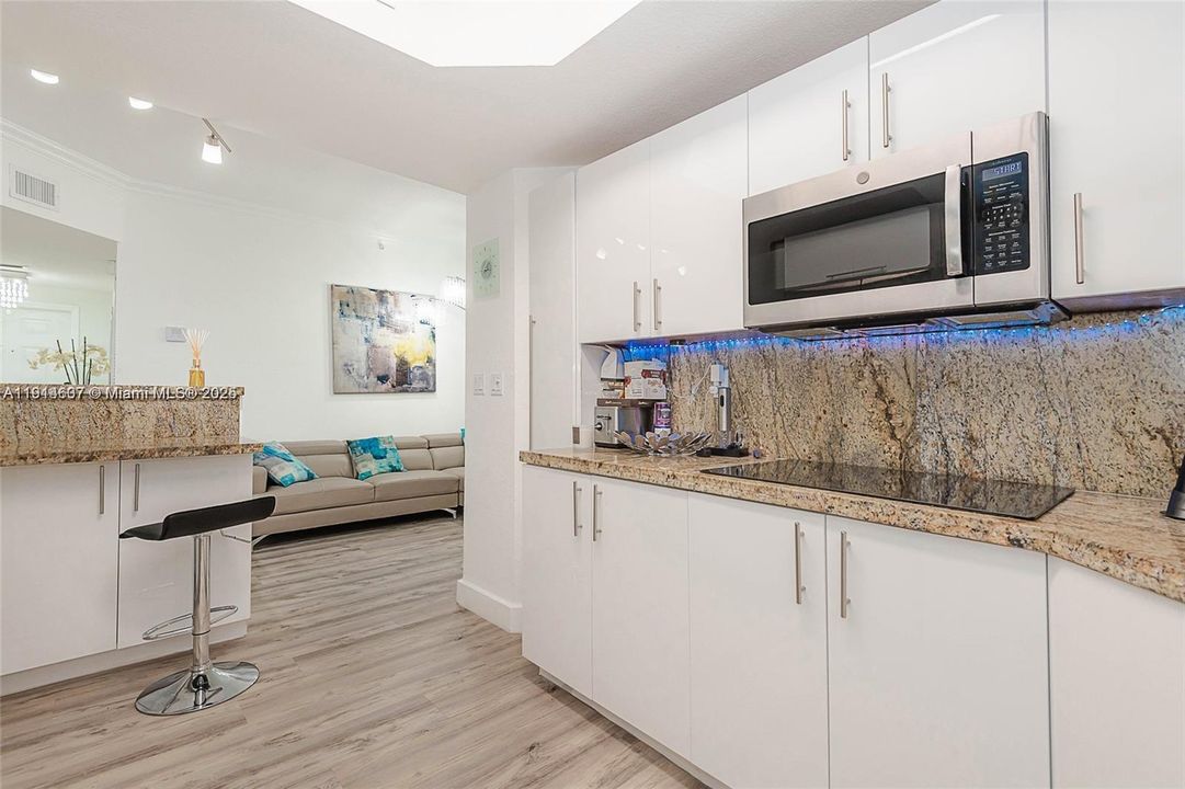 En Venta: $365,000 (3 camas, 2 baños, 1220 Pies cuadrados)