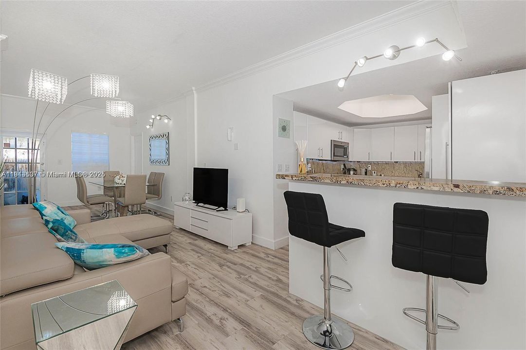 En Venta: $365,000 (3 camas, 2 baños, 1220 Pies cuadrados)