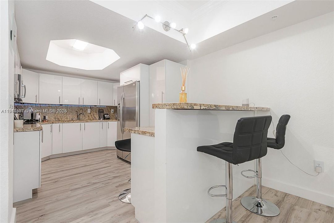 En Venta: $365,000 (3 camas, 2 baños, 1220 Pies cuadrados)