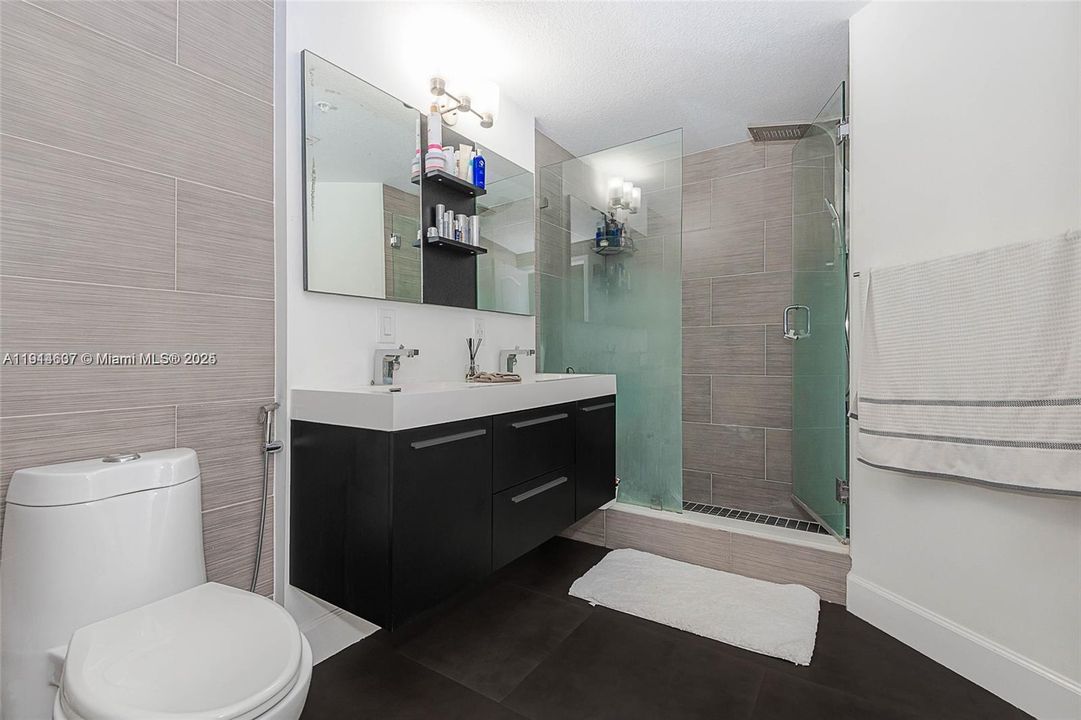 En Venta: $365,000 (3 camas, 2 baños, 1220 Pies cuadrados)