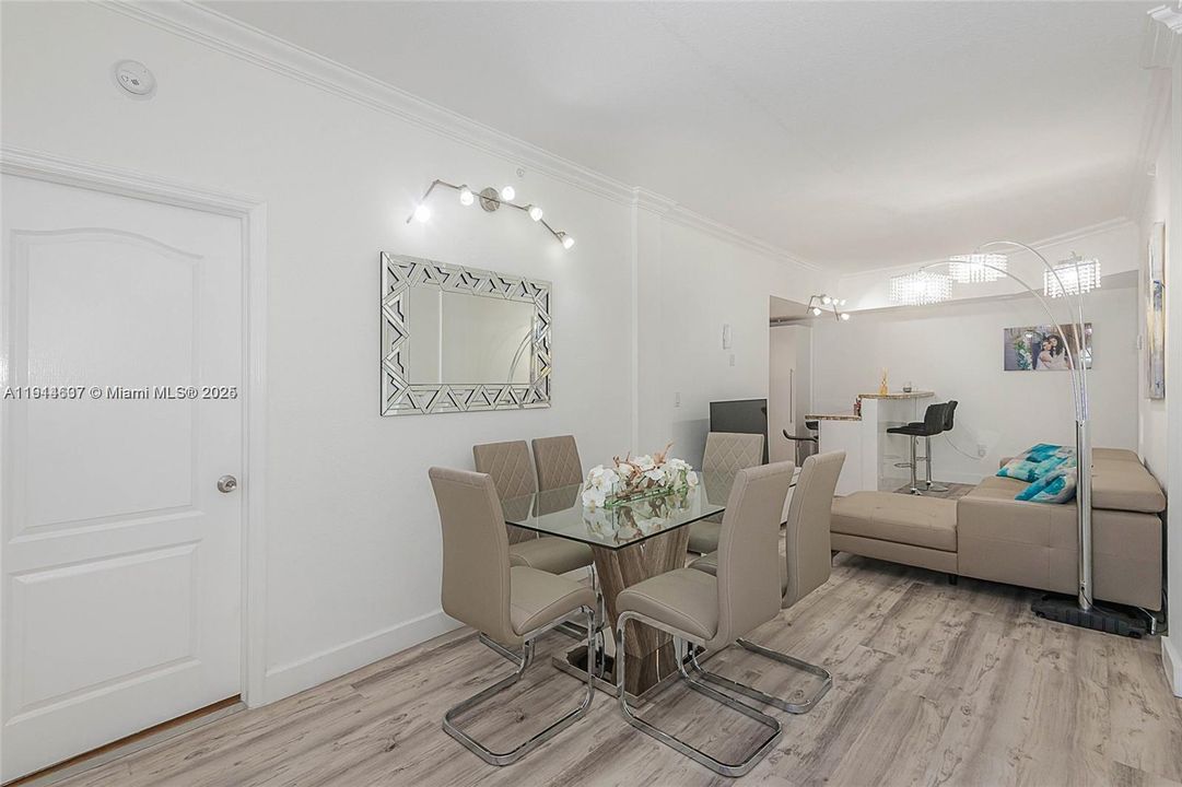 En Venta: $365,000 (3 camas, 2 baños, 1220 Pies cuadrados)