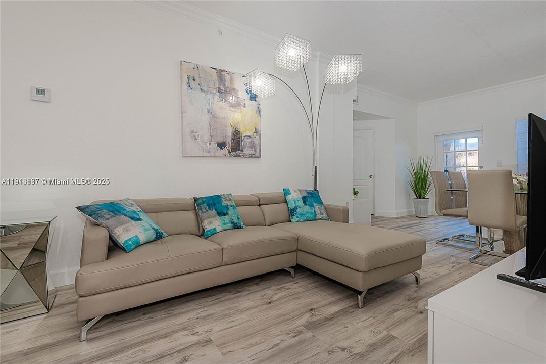 En Venta: $365,000 (3 camas, 2 baños, 1220 Pies cuadrados)