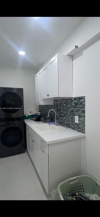 For Rent: $4,400 (3 beds, 2 baths, 2881 Square Feet)
