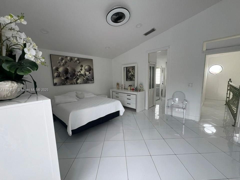 For Rent: $4,400 (3 beds, 2 baths, 2881 Square Feet)