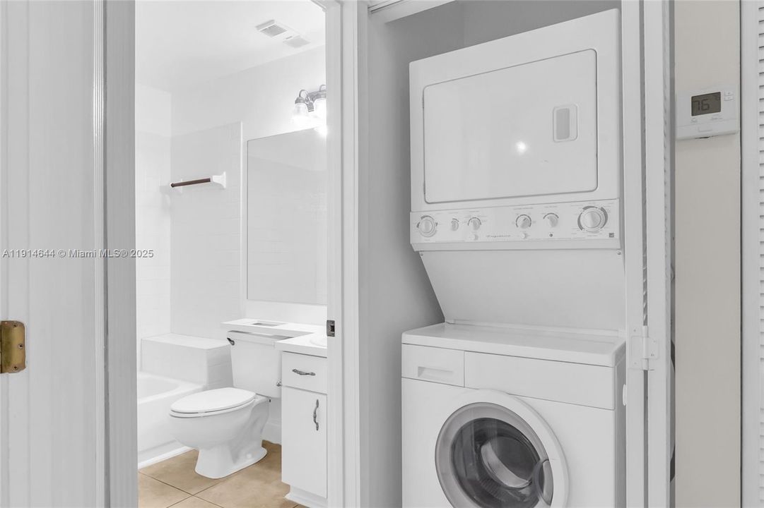 待售: $385,000 (2 贝兹, 2 浴室, 1108 平方英尺)