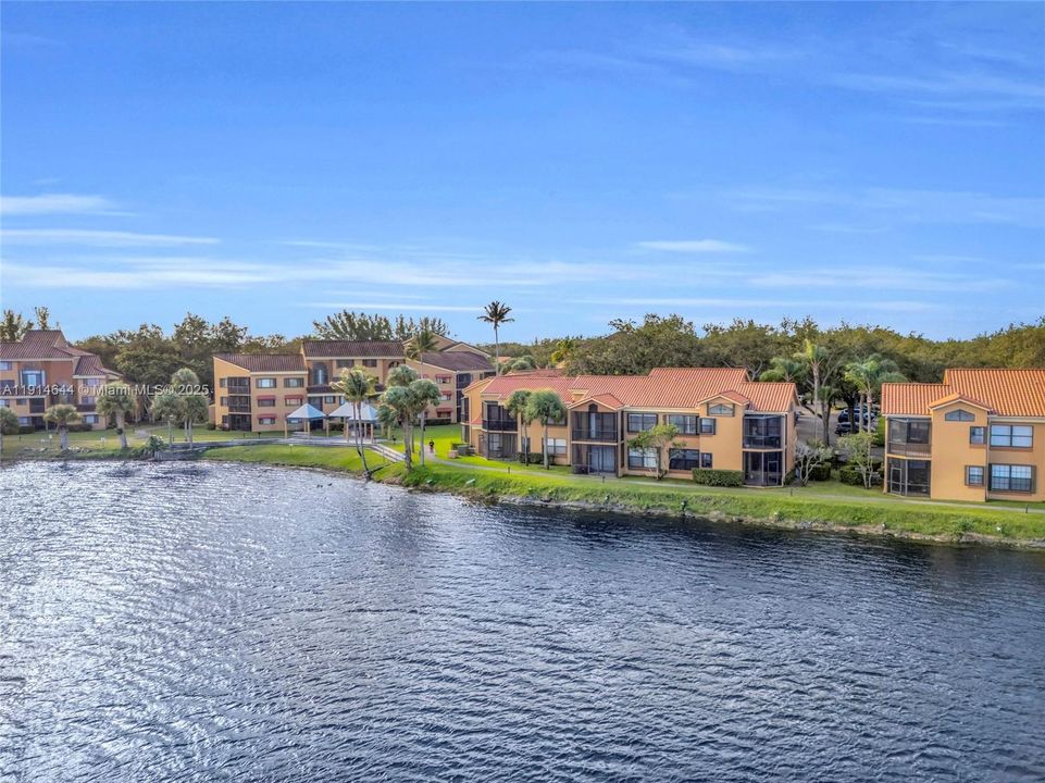 待售: $385,000 (2 贝兹, 2 浴室, 1108 平方英尺)