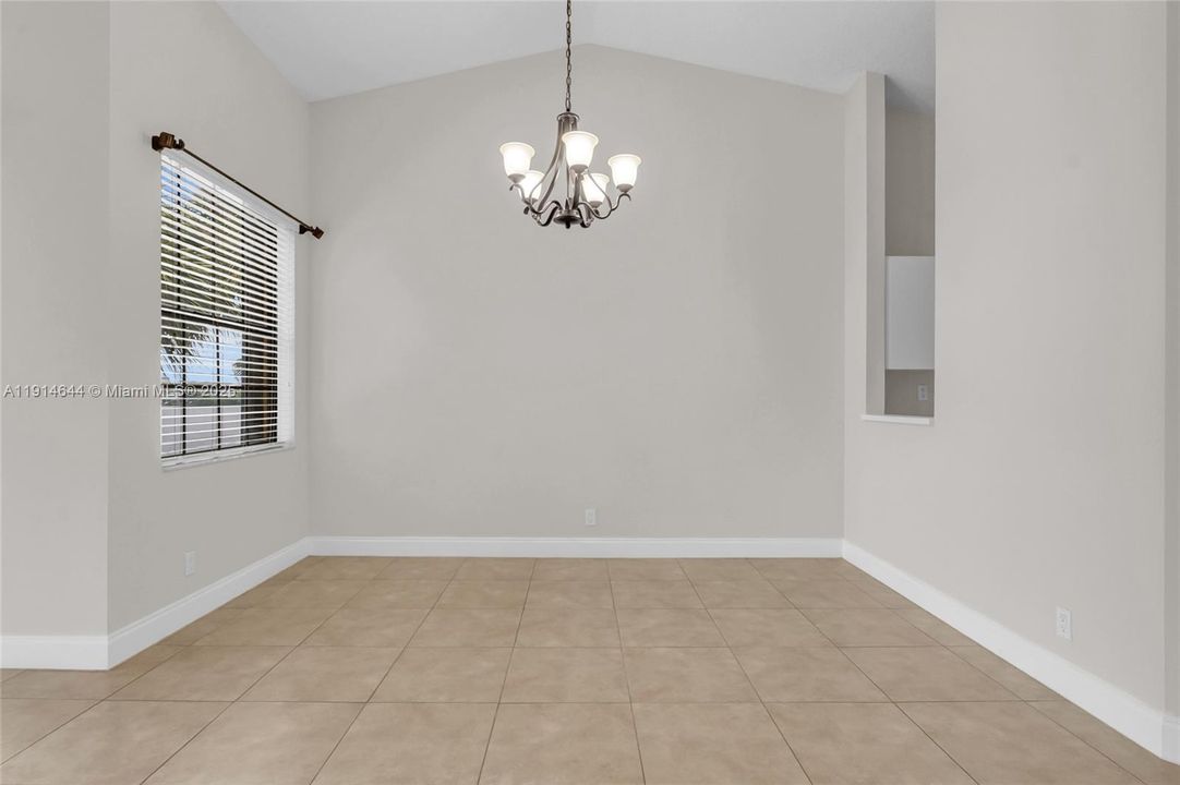 待售: $385,000 (2 贝兹, 2 浴室, 1108 平方英尺)