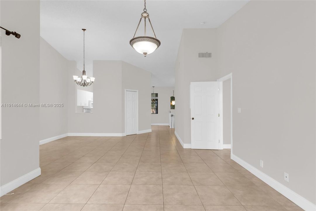 待售: $385,000 (2 贝兹, 2 浴室, 1108 平方英尺)