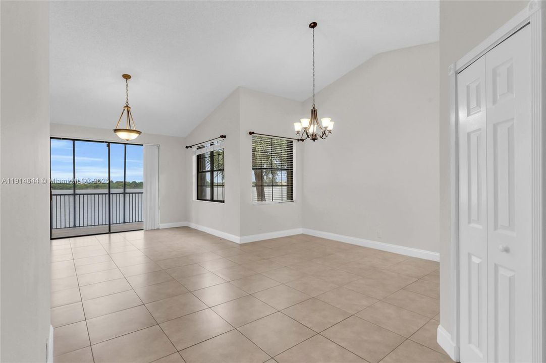 待售: $385,000 (2 贝兹, 2 浴室, 1108 平方英尺)