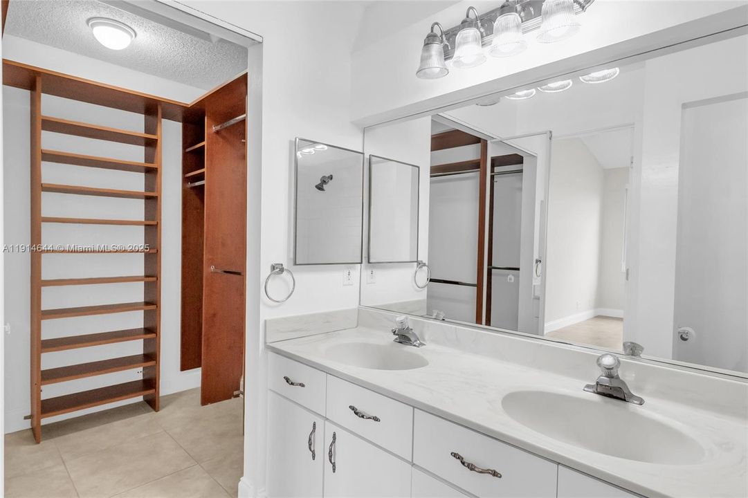 待售: $385,000 (2 贝兹, 2 浴室, 1108 平方英尺)