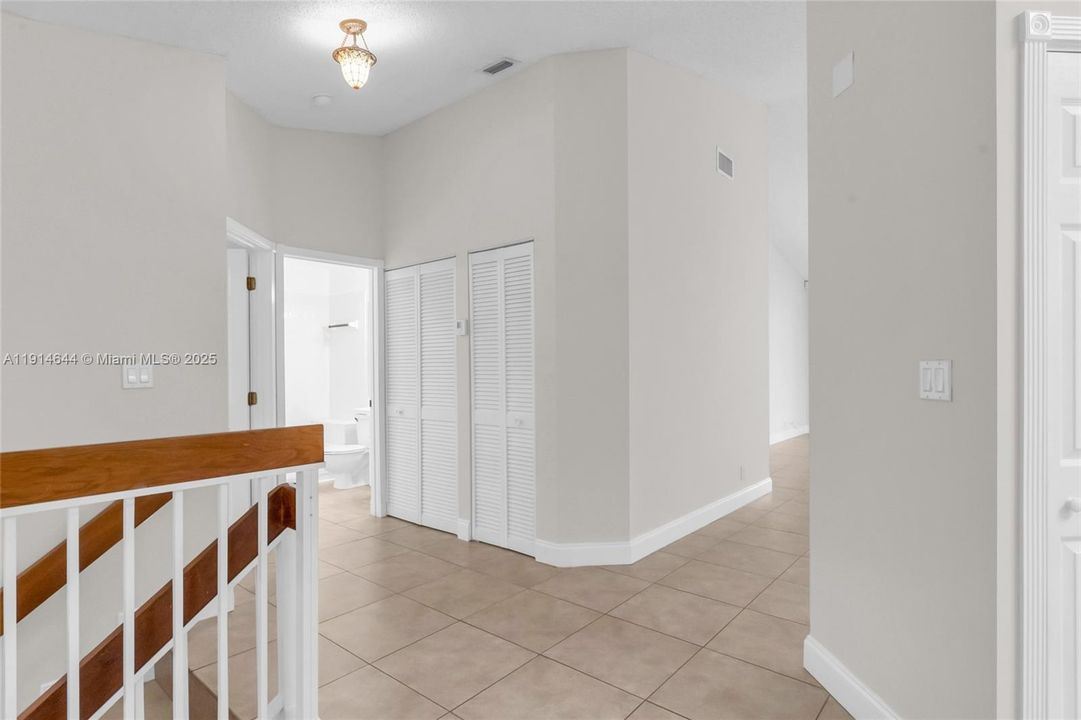 待售: $385,000 (2 贝兹, 2 浴室, 1108 平方英尺)