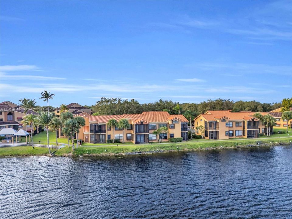 待售: $385,000 (2 贝兹, 2 浴室, 1108 平方英尺)