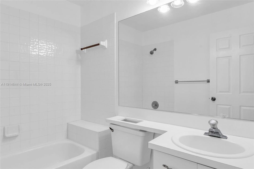 待售: $385,000 (2 贝兹, 2 浴室, 1108 平方英尺)