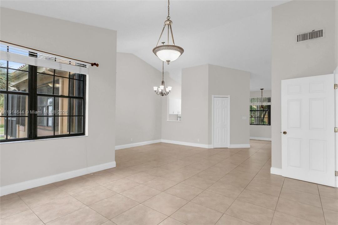 待售: $385,000 (2 贝兹, 2 浴室, 1108 平方英尺)