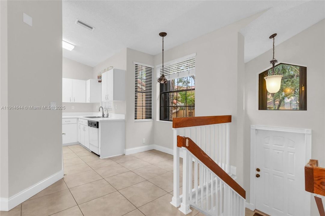 待售: $385,000 (2 贝兹, 2 浴室, 1108 平方英尺)