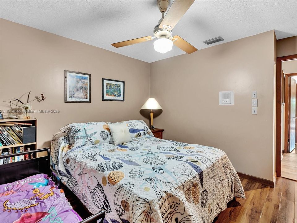 На продажу: $660,000 (4 спален, 2 ванн, 2099 Квадратных фут)