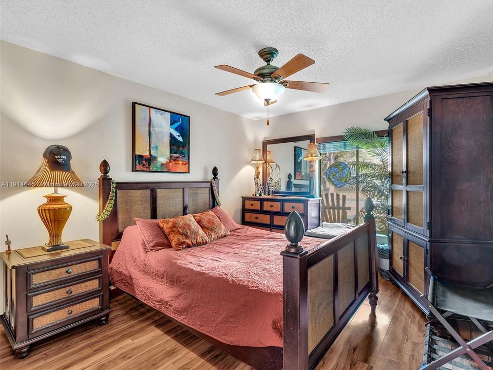 На продажу: $660,000 (4 спален, 2 ванн, 2099 Квадратных фут)