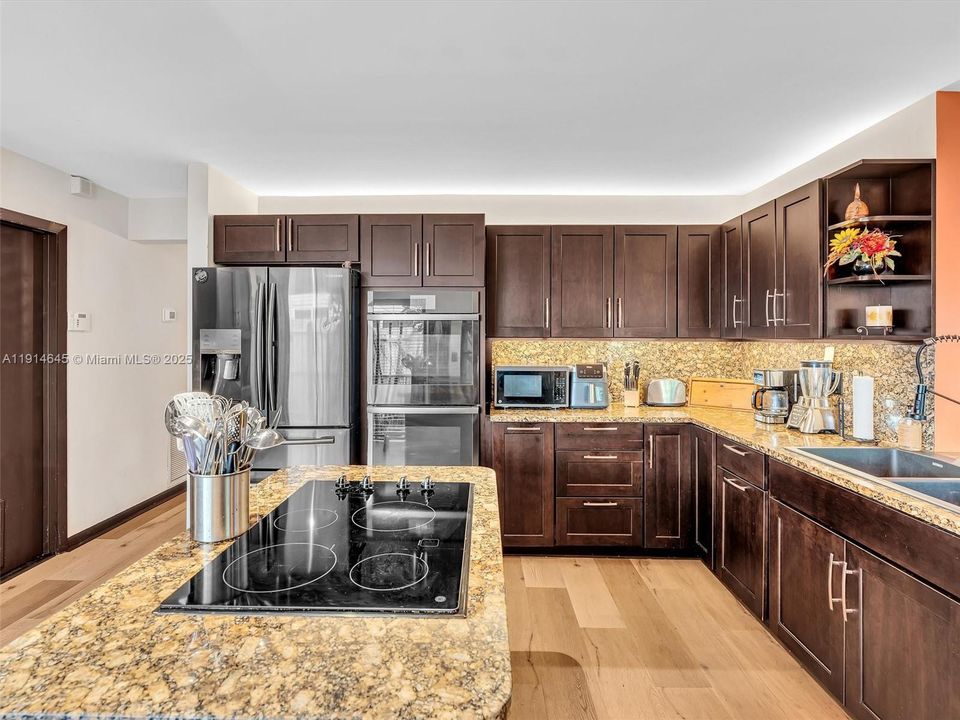 На продажу: $660,000 (4 спален, 2 ванн, 2099 Квадратных фут)