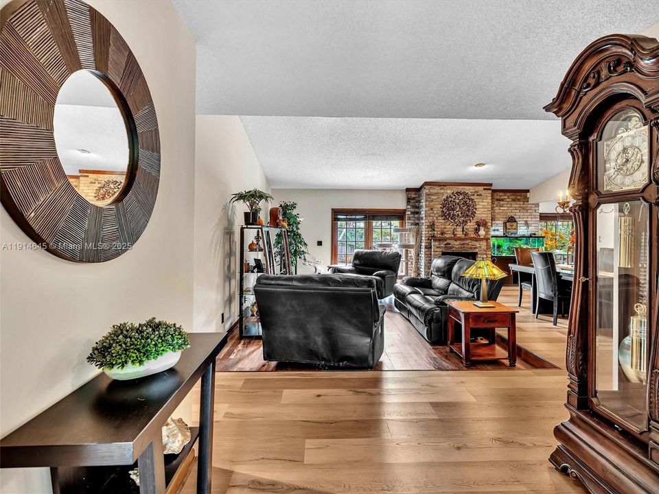 На продажу: $660,000 (4 спален, 2 ванн, 2099 Квадратных фут)