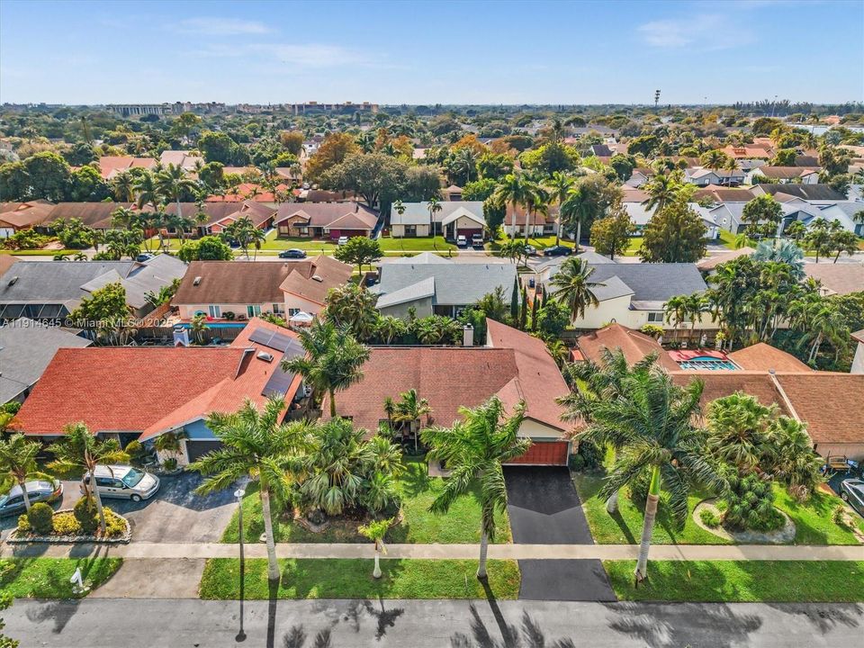 На продажу: $660,000 (4 спален, 2 ванн, 2099 Квадратных фут)