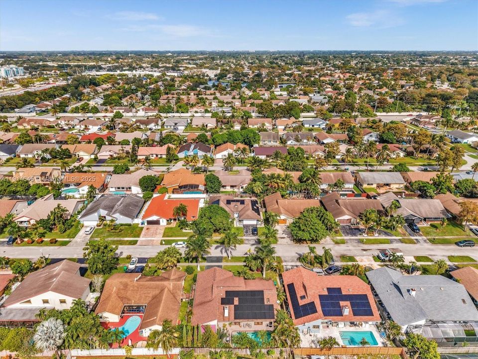 На продажу: $660,000 (4 спален, 2 ванн, 2099 Квадратных фут)