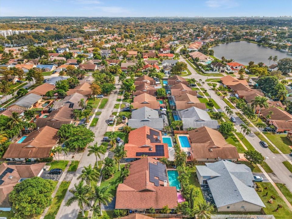 На продажу: $660,000 (4 спален, 2 ванн, 2099 Квадратных фут)