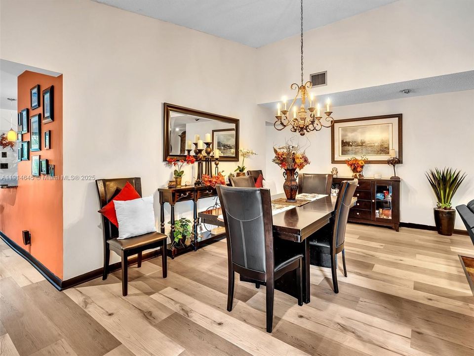 На продажу: $660,000 (4 спален, 2 ванн, 2099 Квадратных фут)