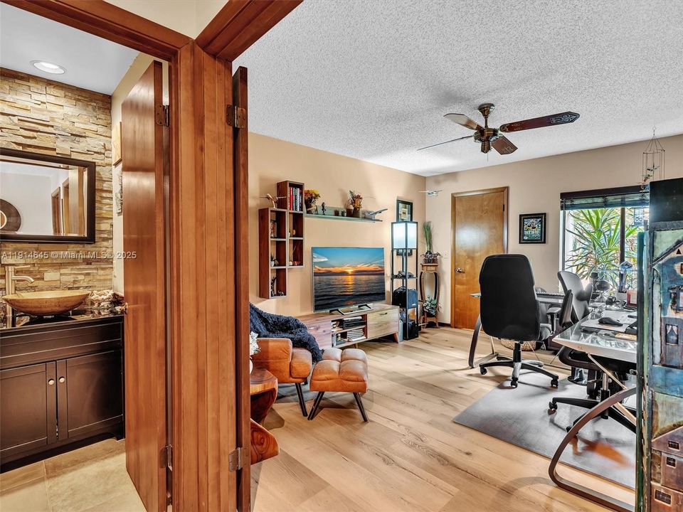 На продажу: $660,000 (4 спален, 2 ванн, 2099 Квадратных фут)