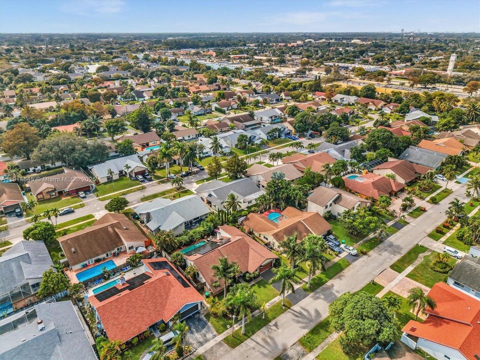 На продажу: $660,000 (4 спален, 2 ванн, 2099 Квадратных фут)