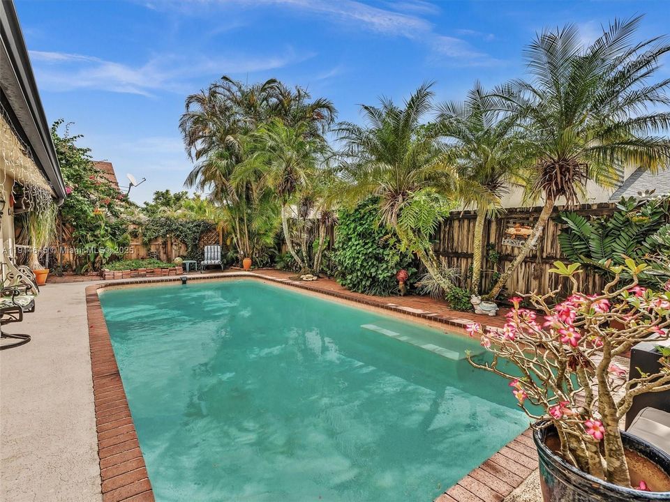 На продажу: $660,000 (4 спален, 2 ванн, 2099 Квадратных фут)