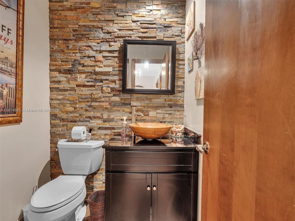 На продажу: $660,000 (4 спален, 2 ванн, 2099 Квадратных фут)