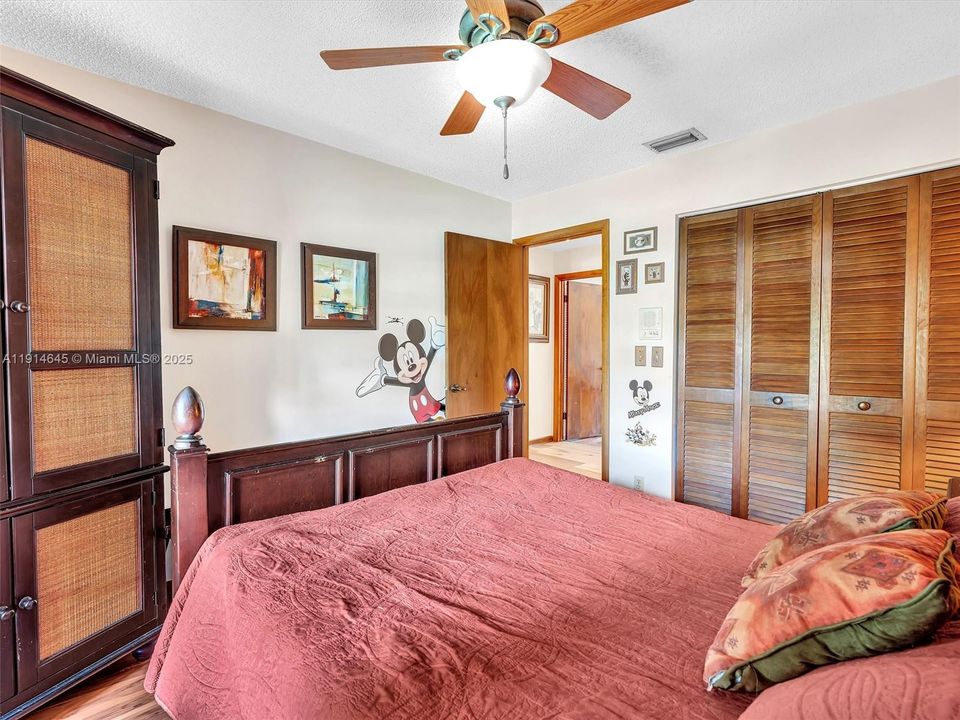 На продажу: $660,000 (4 спален, 2 ванн, 2099 Квадратных фут)