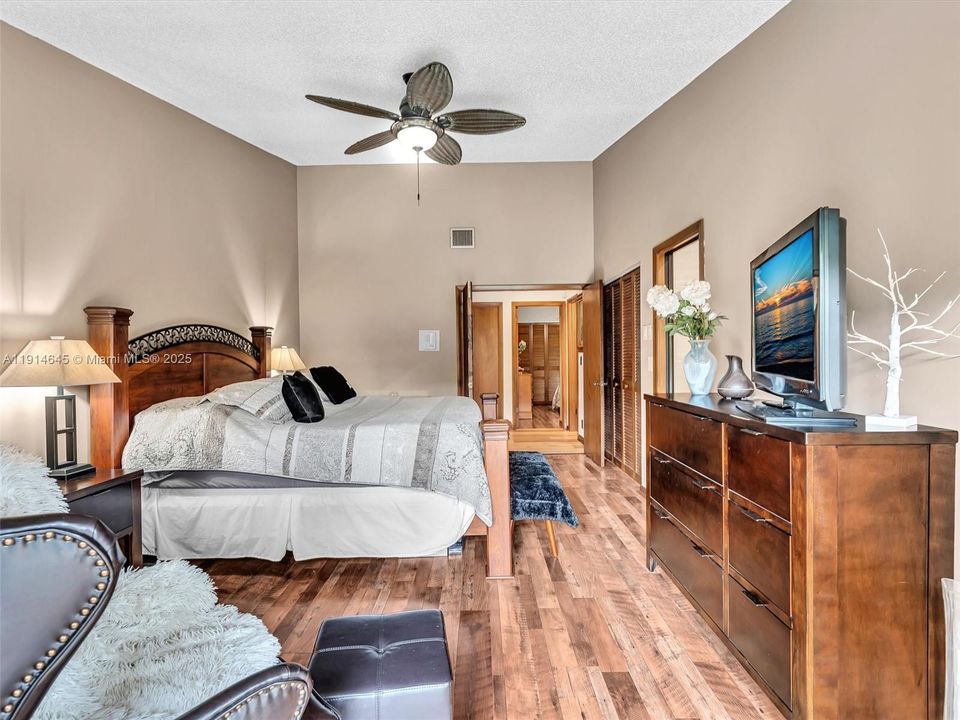 На продажу: $660,000 (4 спален, 2 ванн, 2099 Квадратных фут)