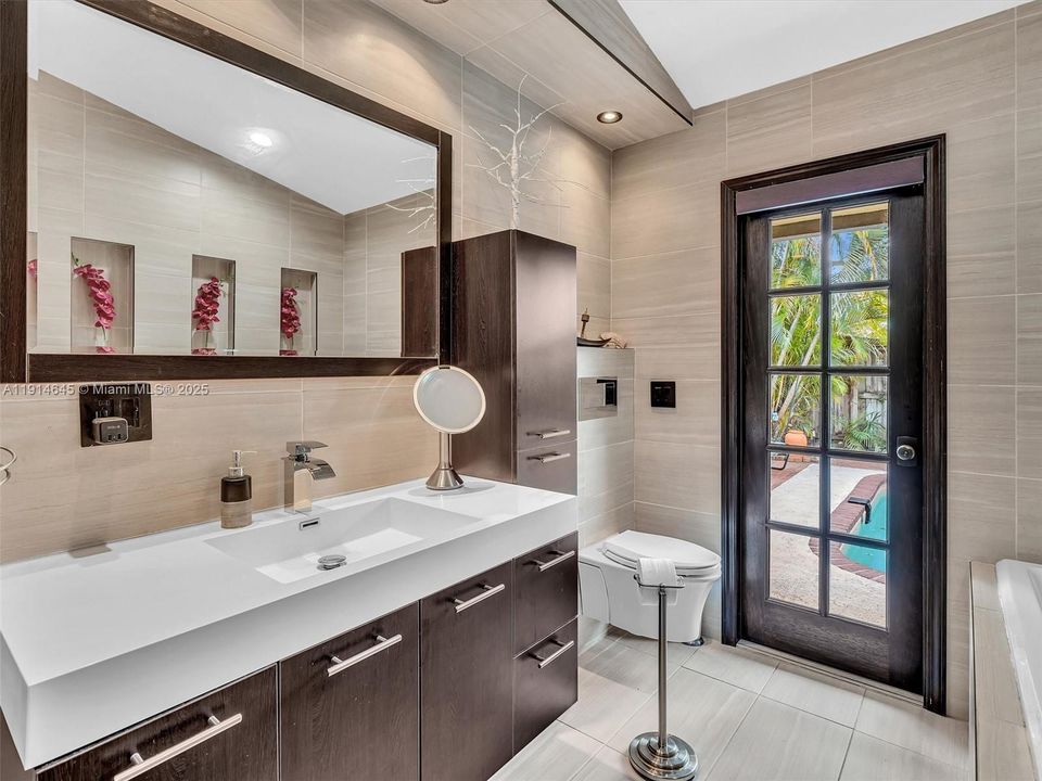 На продажу: $660,000 (4 спален, 2 ванн, 2099 Квадратных фут)