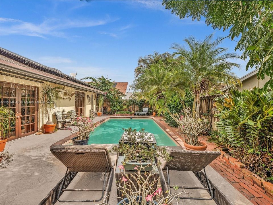 На продажу: $660,000 (4 спален, 2 ванн, 2099 Квадратных фут)