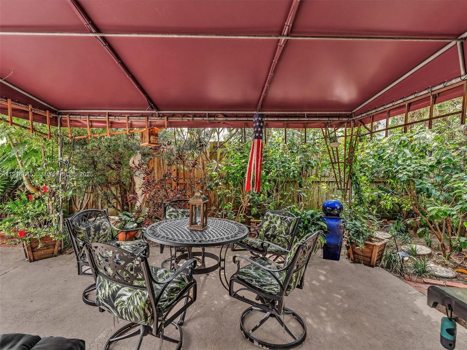 На продажу: $660,000 (4 спален, 2 ванн, 2099 Квадратных фут)