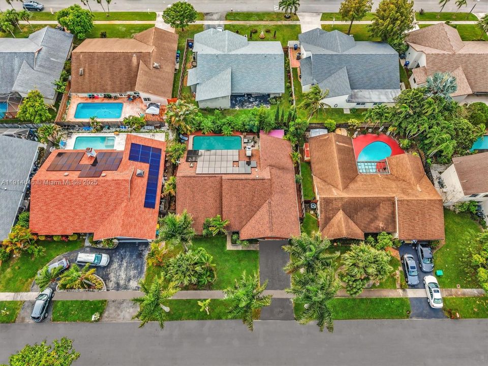 На продажу: $660,000 (4 спален, 2 ванн, 2099 Квадратных фут)